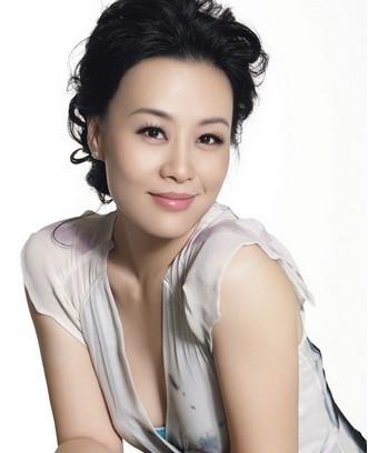 演员，邬君梅说，我三十岁嫁给我老公奥斯卡，他是美国人，比我大十一岁，30岁结婚的