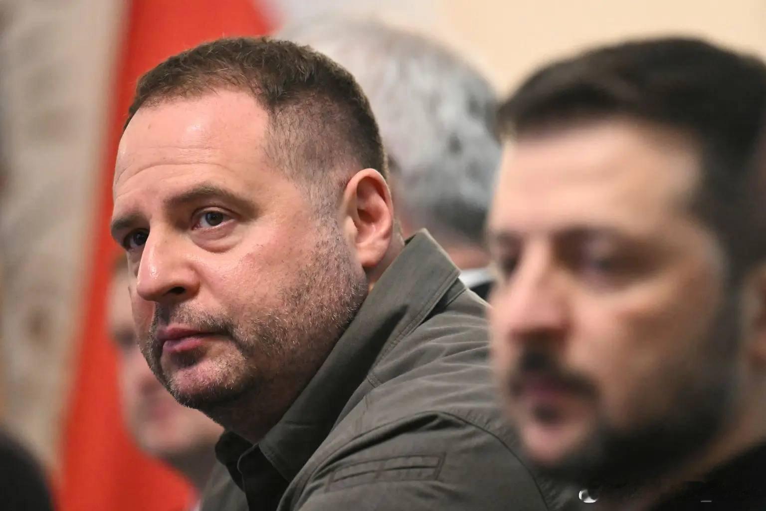 最新消息：乌克兰总统办公室主任叶尔马克已正式递交辞呈。此前，乌克兰反腐部门突击搜