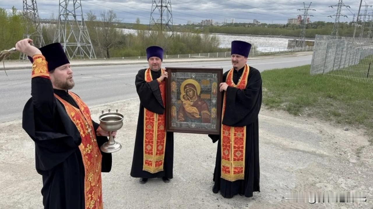 在乌克兰武装部队袭击石油设施后，彼尔姆举行了祈祷仪式，祈求免受无人机袭击

在乌