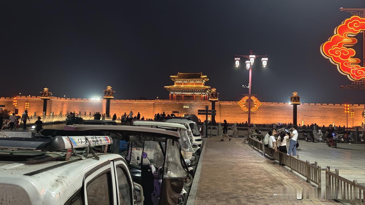 今天是阴历七月初七，中国的情人节，传说今天晚上，牛郎织女要在天上见面，一年一次，