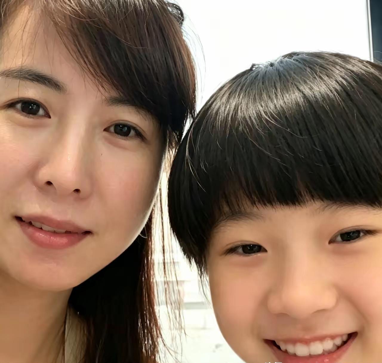 女排新星王奥芊快速崛起，众人深挖后才知晓她的成功离不开母亲李蕊长远的规划。李蕊是