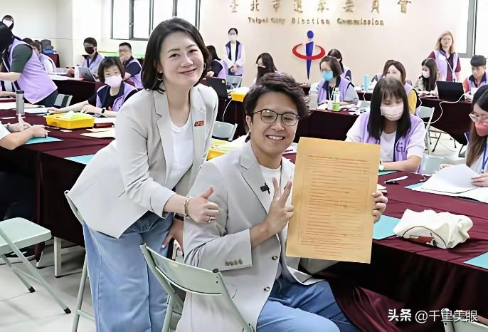 台岛内各党派县市长选举日登记日就结束了，每个选举人在登记时都是大咖陪伴，拍照留念
