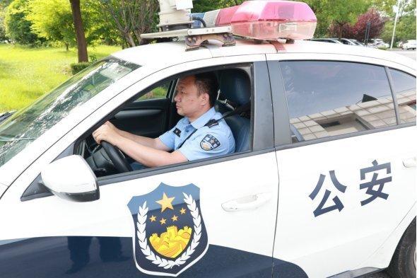 为什么劝辅警别轻易辞职？

三个原因很现实：

1，五险一金不是什么工作都有的；