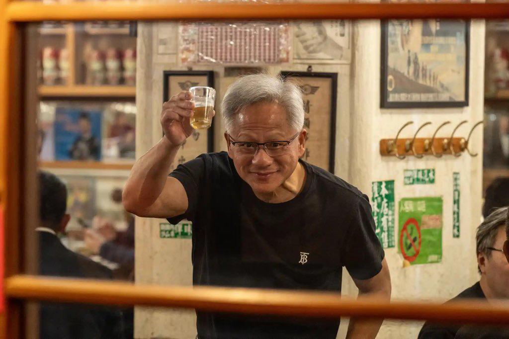 黄仁勋：“我想尽可能长时间地工作。我希望在岗位上离世。那将是梦想成真。”
