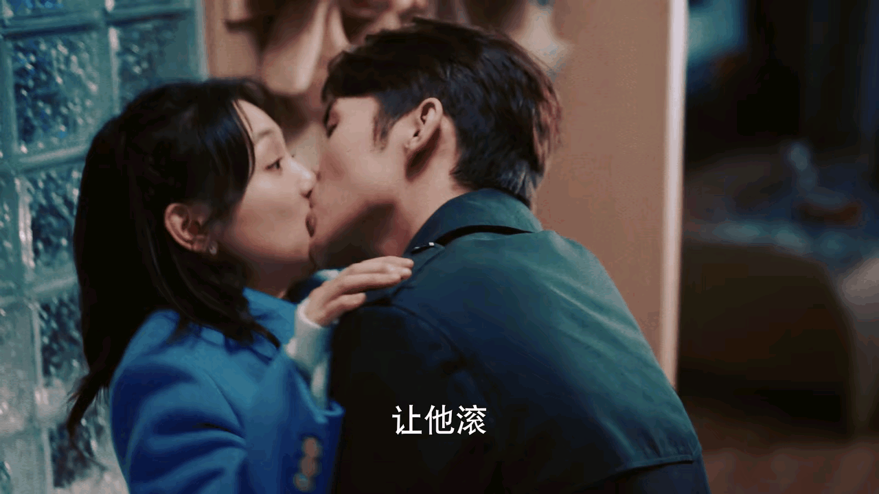 好上头，家人们《三分野》有张彬彬吻戏，谁能拒绝每晚追一集啊！

壁咚吻、搂腰吻、