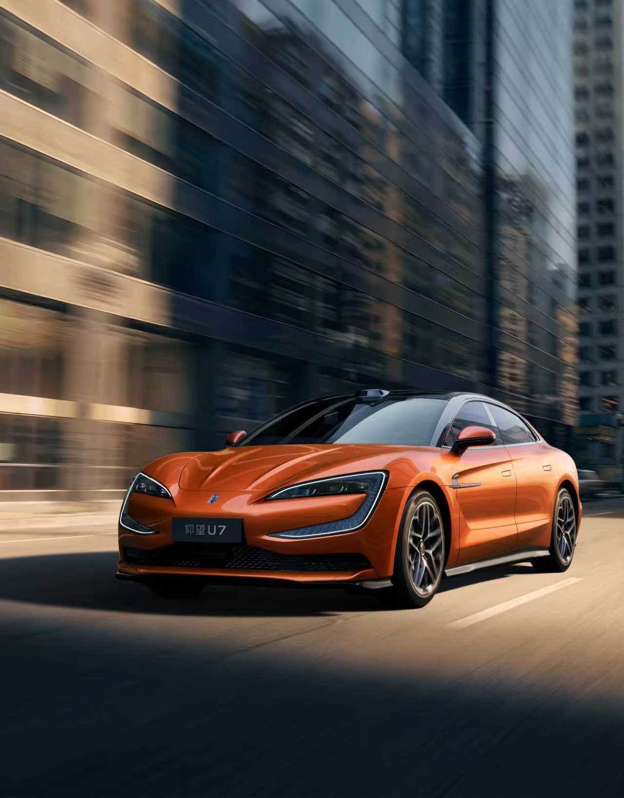 新款仰望U7 先说大家最关心的价格，仰望U7 2026款售价65.8万元起；仰望