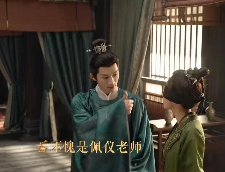 白鹿这是要自己打自己？
左手优酷的《唐宫奇案》，右手爱奇艺的《成何体统》，两边平