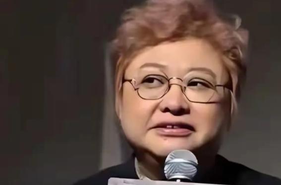 “一分钱都没付？”7月8日报道，知名记者杜恩湖曝出一则消息，将韩红推上舆论焦点。