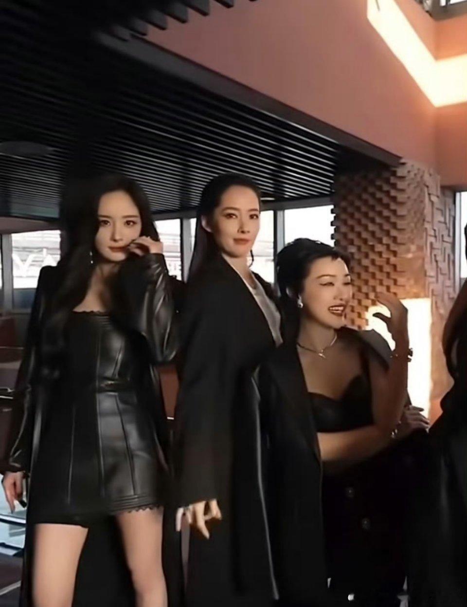 嘉人镜头下的时代姐妹花 是谁的青春又回来了[泪] 