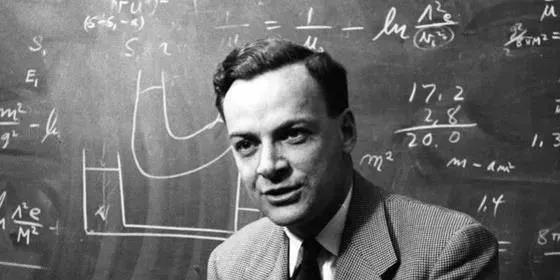 马斯克和比尔盖茨的共同偶像为何是费曼？他是继爱因斯坦后最聪明的物理天才！这家伙在