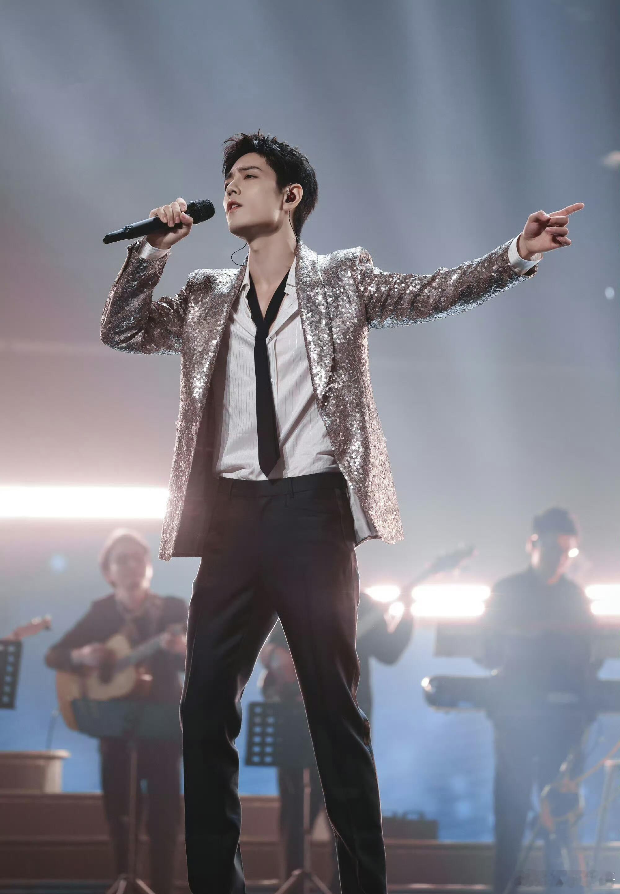 我滴天！！肖战的第一张专辑来了！！共十首歌曲，全都免费收听的！！谁懂这个免费收听