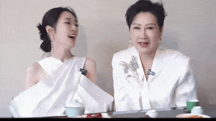 64岁张凯丽，被29岁女儿称呼为“宝宝”！
 
5月13号，张凯丽和女儿张可盈的