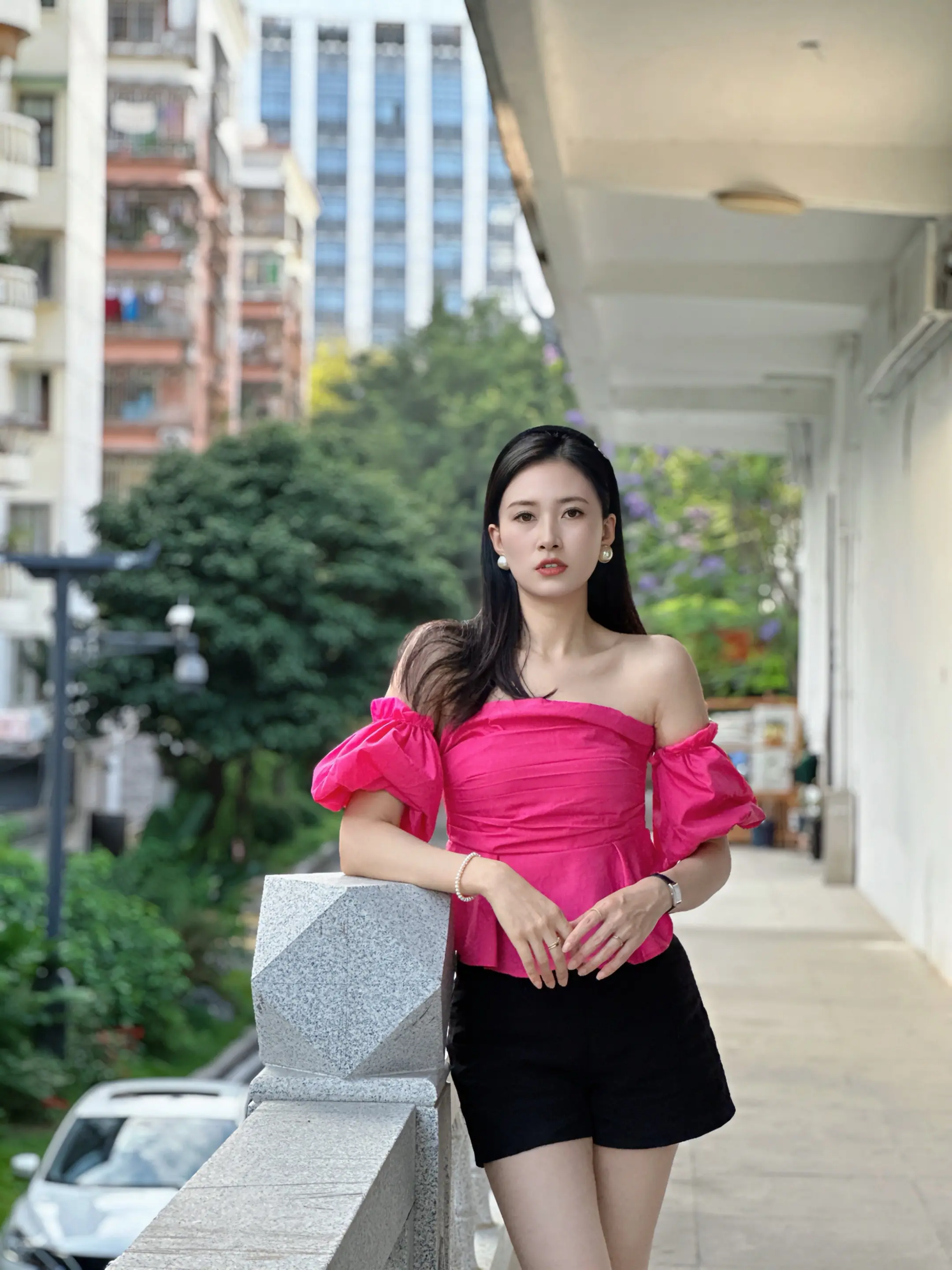 今天的人设是氛围感美女