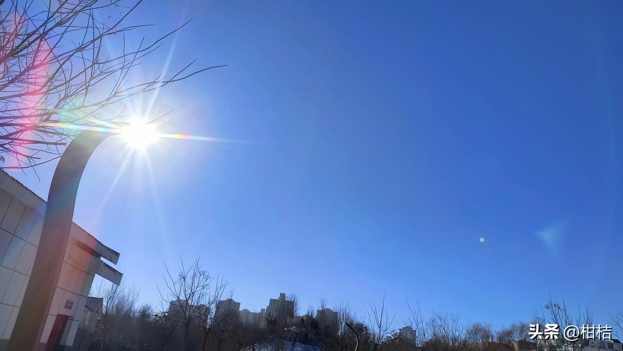 研发了那么多机器人，在这种危险的火灾救援时刻，真希望机器人能替代消防员涉险啊。两