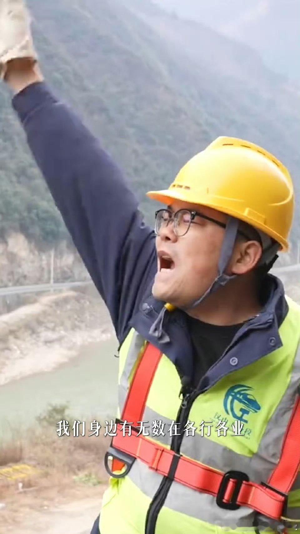 生活处处有侠气   永远会被生活中的暖心瞬间击中 老师课余免费辅导学生功课，司机