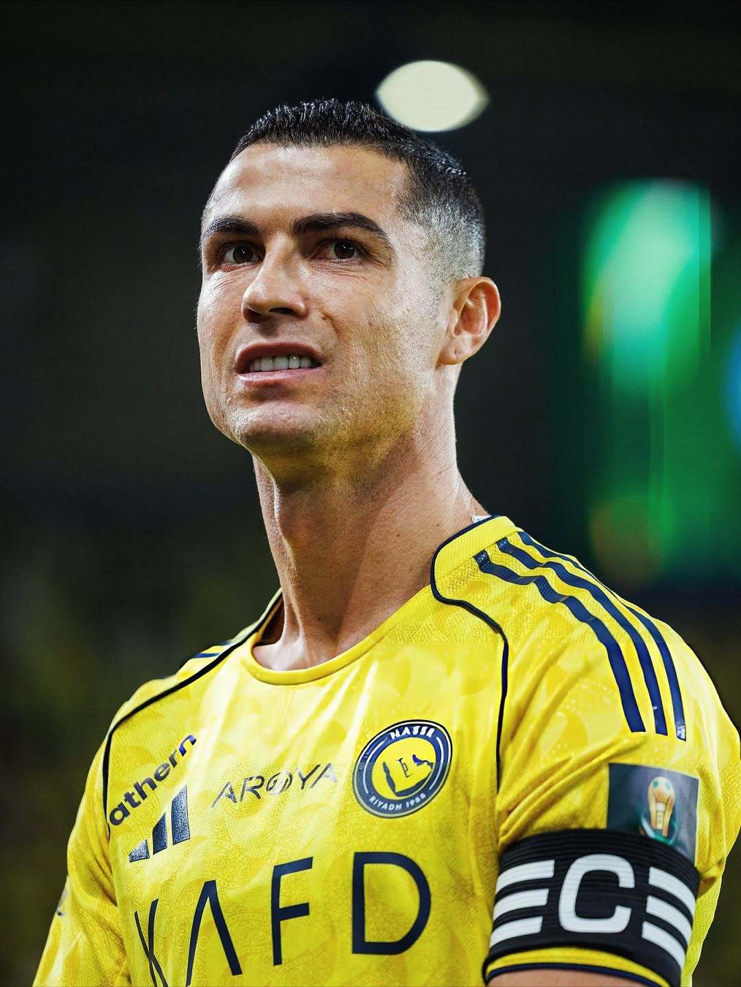 C罗[超话]c罗 你是漂亮的小圆寸 ​​​