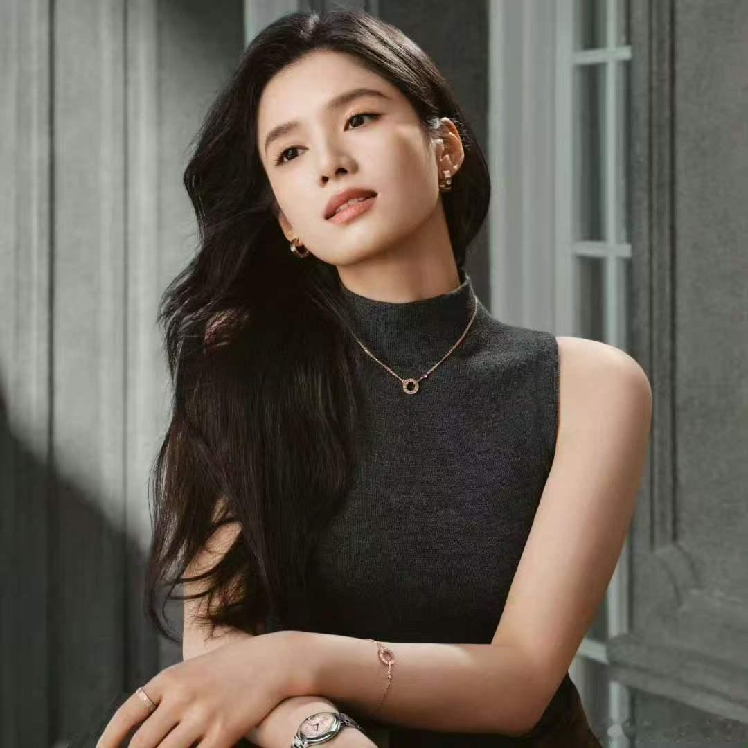 张婧仪ELLE七月刊张婧仪ELLE七月刊封面张婧仪ELLE七月刊封面 期待张婧仪