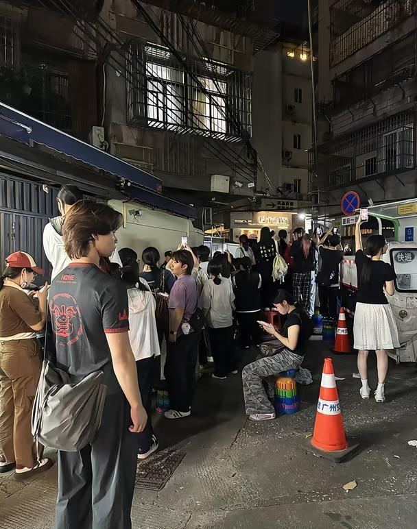 东山口怎么这么多人啊。。。。。。
偶遇明星 偶遇 白鹿 广州