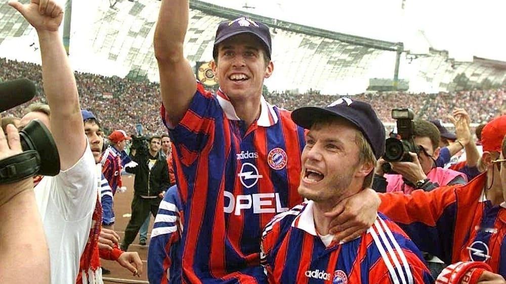 【时光机】1997年5月24日，拜仁传奇球员绍尔、昔日队长海尔默庆祝球队夺冠！在