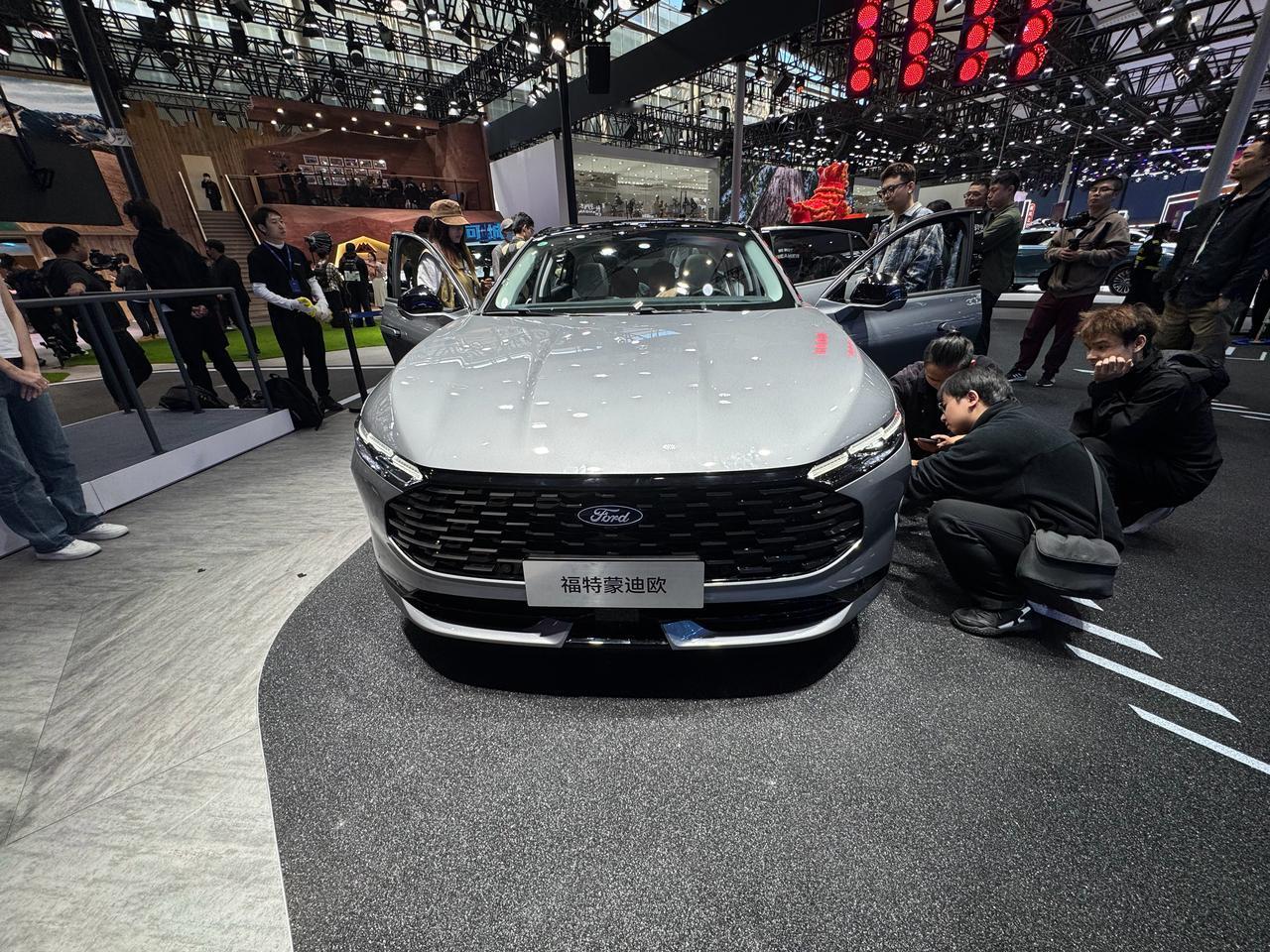 新款福特蒙迪欧亮相 2025广州国际车展 新车换装了高通8155车机芯片，并且接
