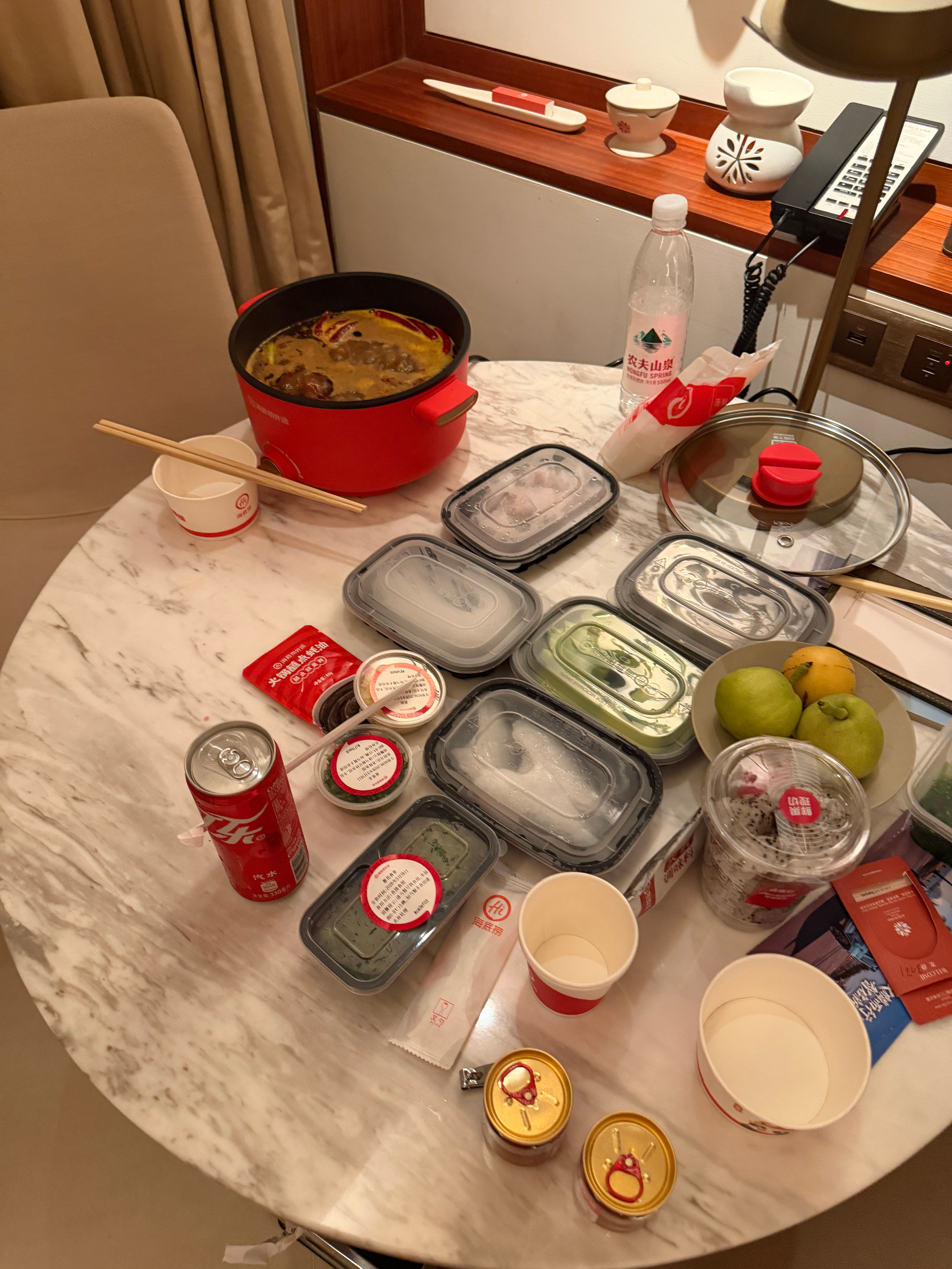 对自己是不是太好了 出差的酒店也要整点火锅 