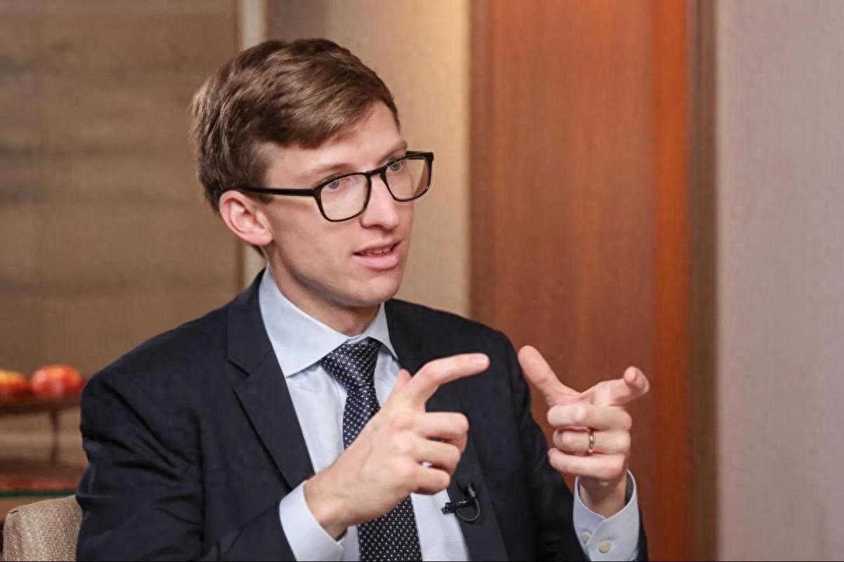 美国专家急了：中国重金买 ASML 光刻机根本不是造芯片？拆解测绘 + 逆向突破