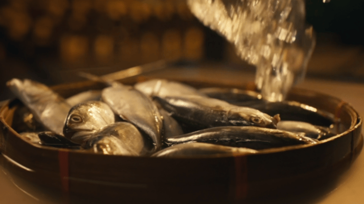 为了这口鲜泰国人都在掐表等 夜功府两位百岁奶奶，105岁阿伦和102岁杜女士，被