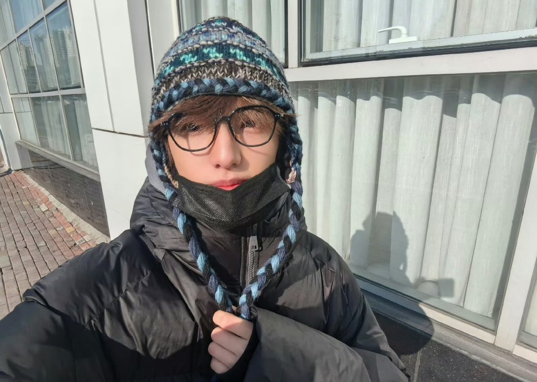 张泽禹哈尔滨打卡东北盒饭好萌的小宝宝看得我也想吃东北盒饭了