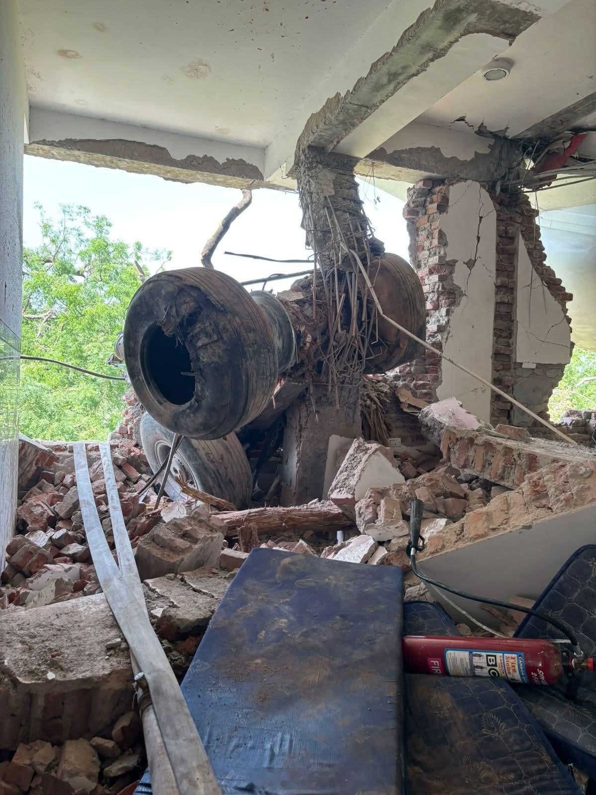 坠毁在梅加尼纳加尔的BJ医学院本科生宿舍楼内的印度航空波音787一架波音787客
