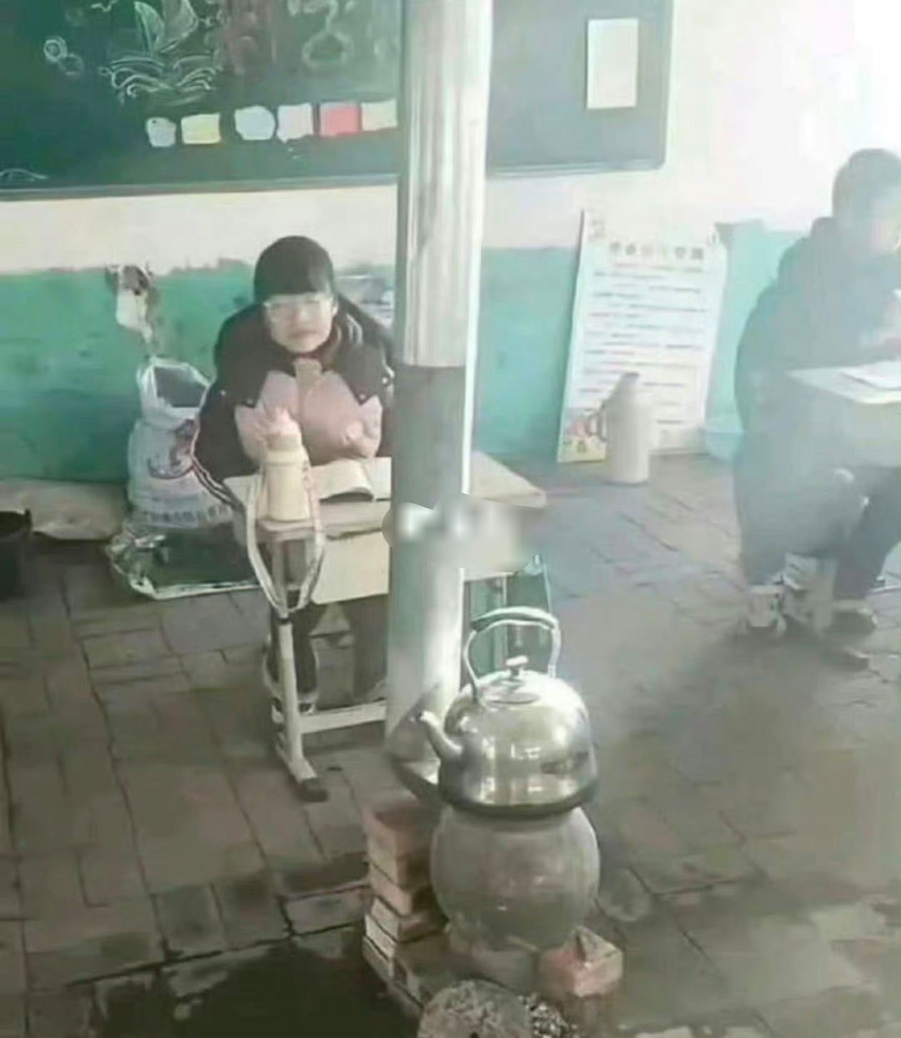 据说这是某乡村小学，你敢信不 ​​​