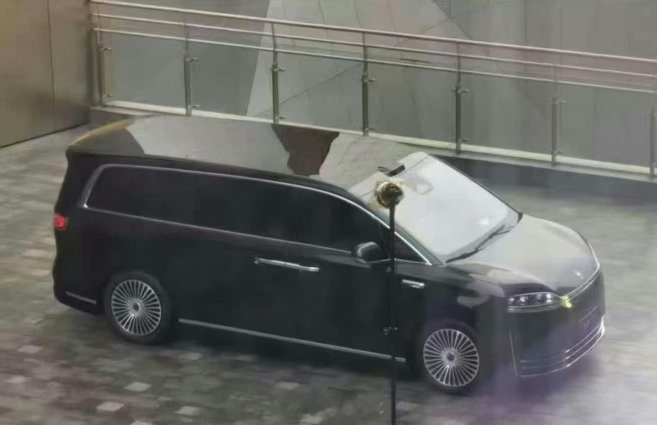 疑似智界V9首张无伪装谍照2026年MPV最具潜力选手 