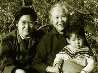 1984年贺子珍病逝，火化后在骨灰中发现异物，大家看后无不落泪。1984年贺子珍