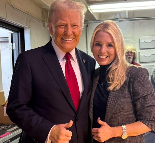 【特朗普解雇司法部长帕姆·邦迪】美国总统宣布，他将解除邦迪总检察长的职务，因为她