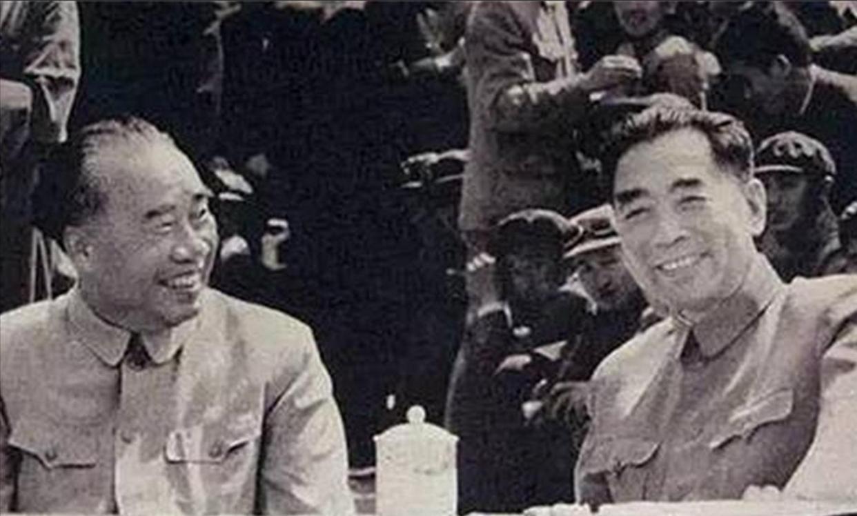 89岁朱德陪站全程！人大史上最难忘的一幕，看哭多少人？
 
这一幕发生在1975