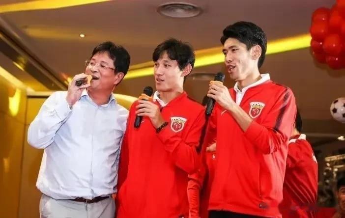 能歌善舞！上海海港这一回！可算是在里面站稳脚跟了[赞]

随着原上港集团总裁严俊
