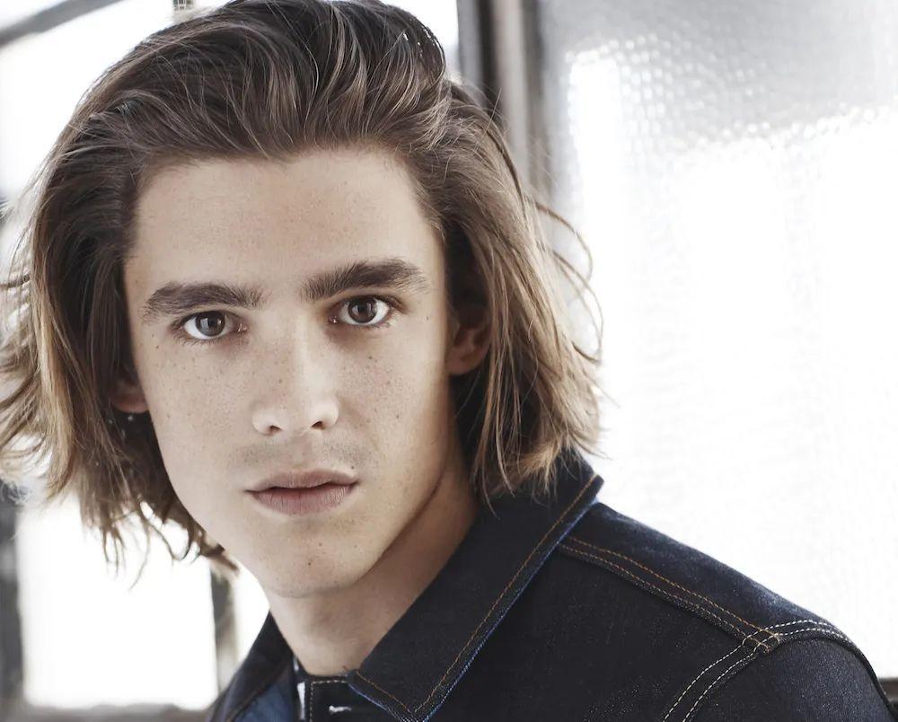 今年34岁的澳大利亚男演员 Brenton Thwaites（布伦顿·思韦茨）的