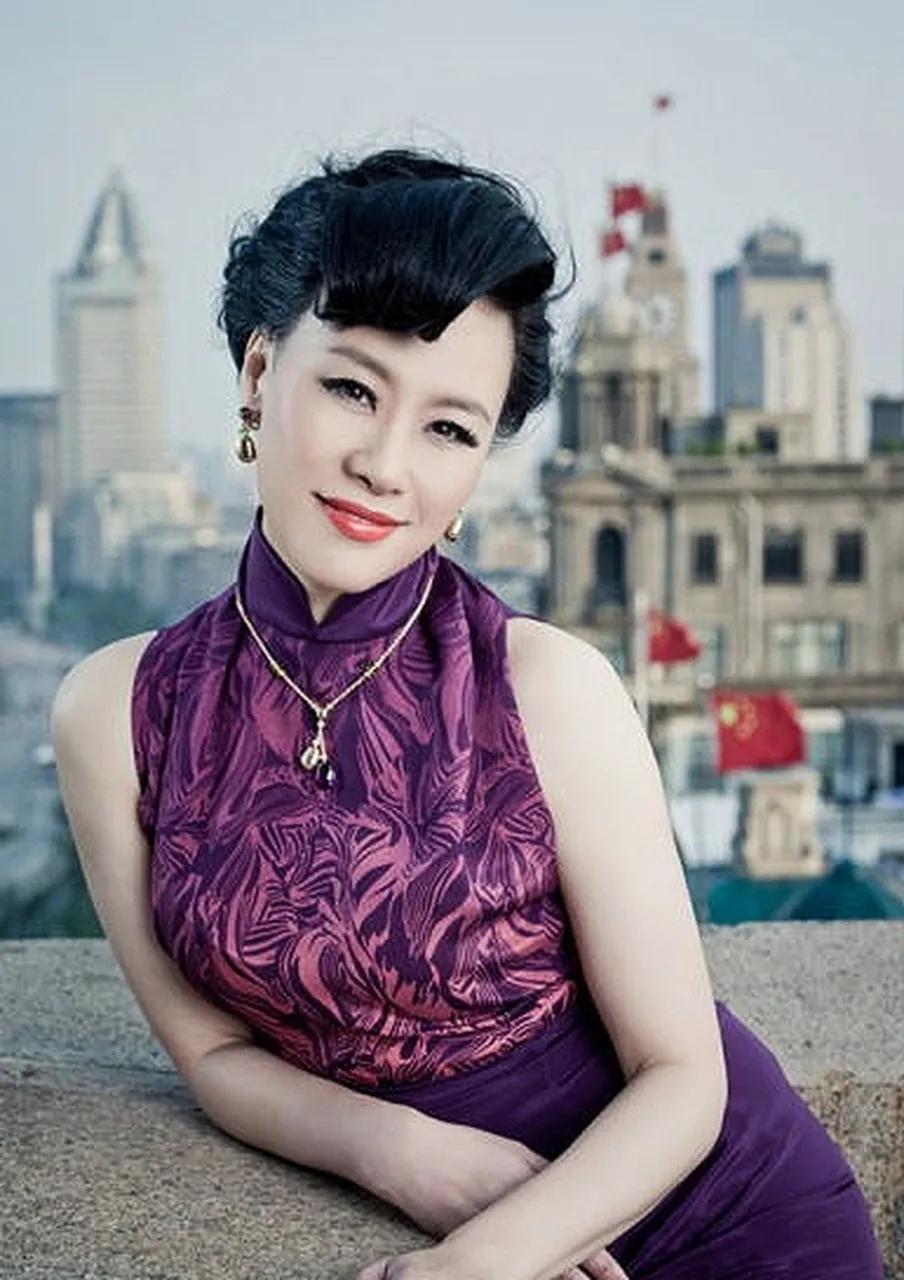 母亲这条路她走得不容易，职场女性的生育困境令人心疼，这份坚持值得人敬意。

演员