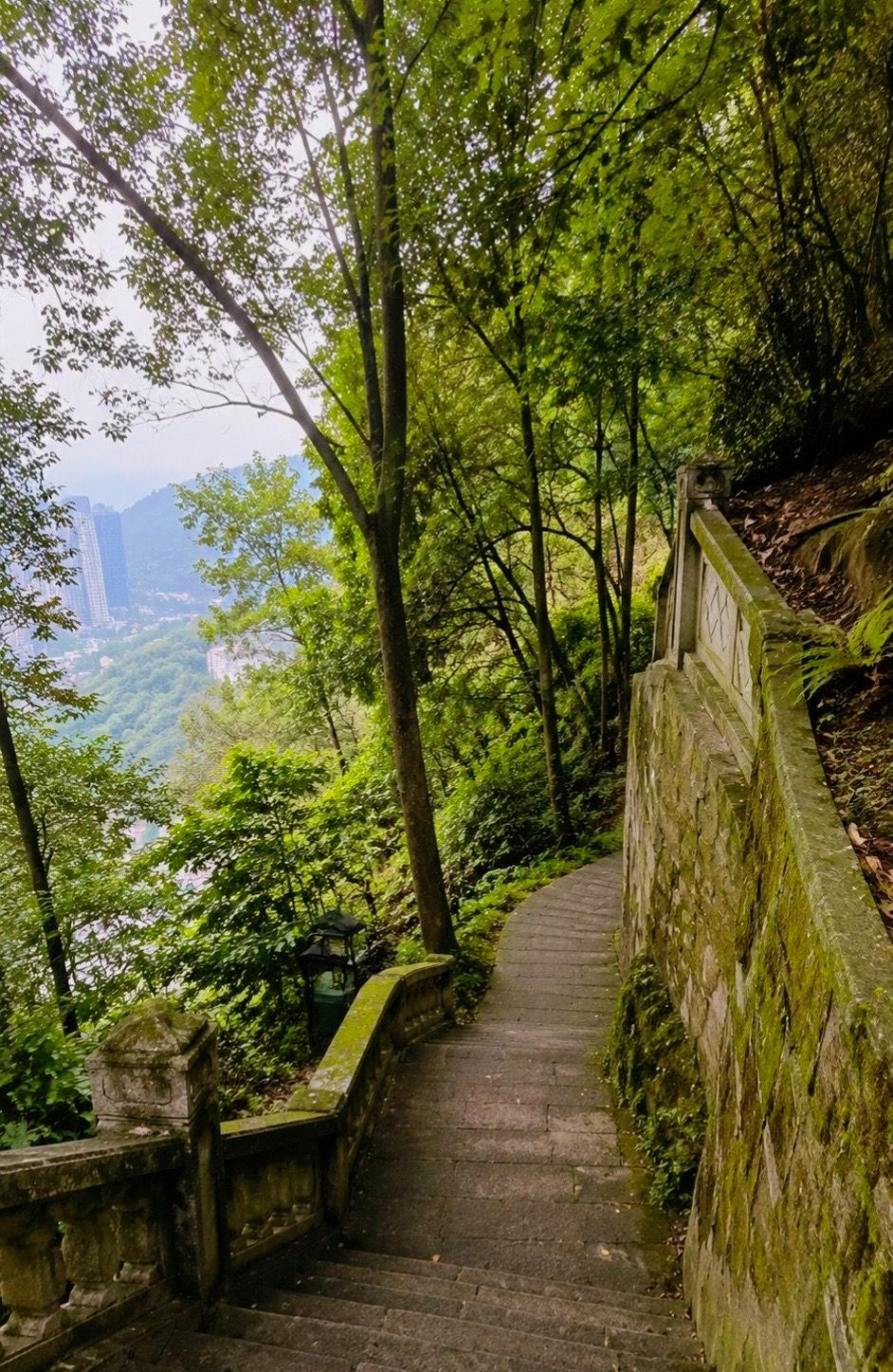 ：）天天“0”，一眼望到底。写作不易，下来更难。雄关漫道真如铁，而今迈步从头越。