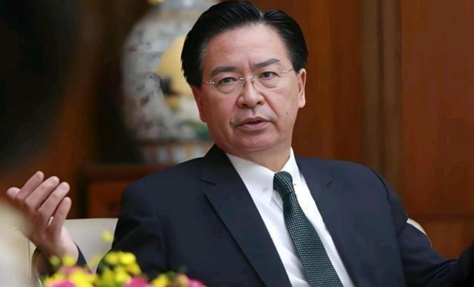 继续逼近台湾本岛仅剩32海里，顽固“台独”分子吴钊燮气急败坏，声称这是重大升级！