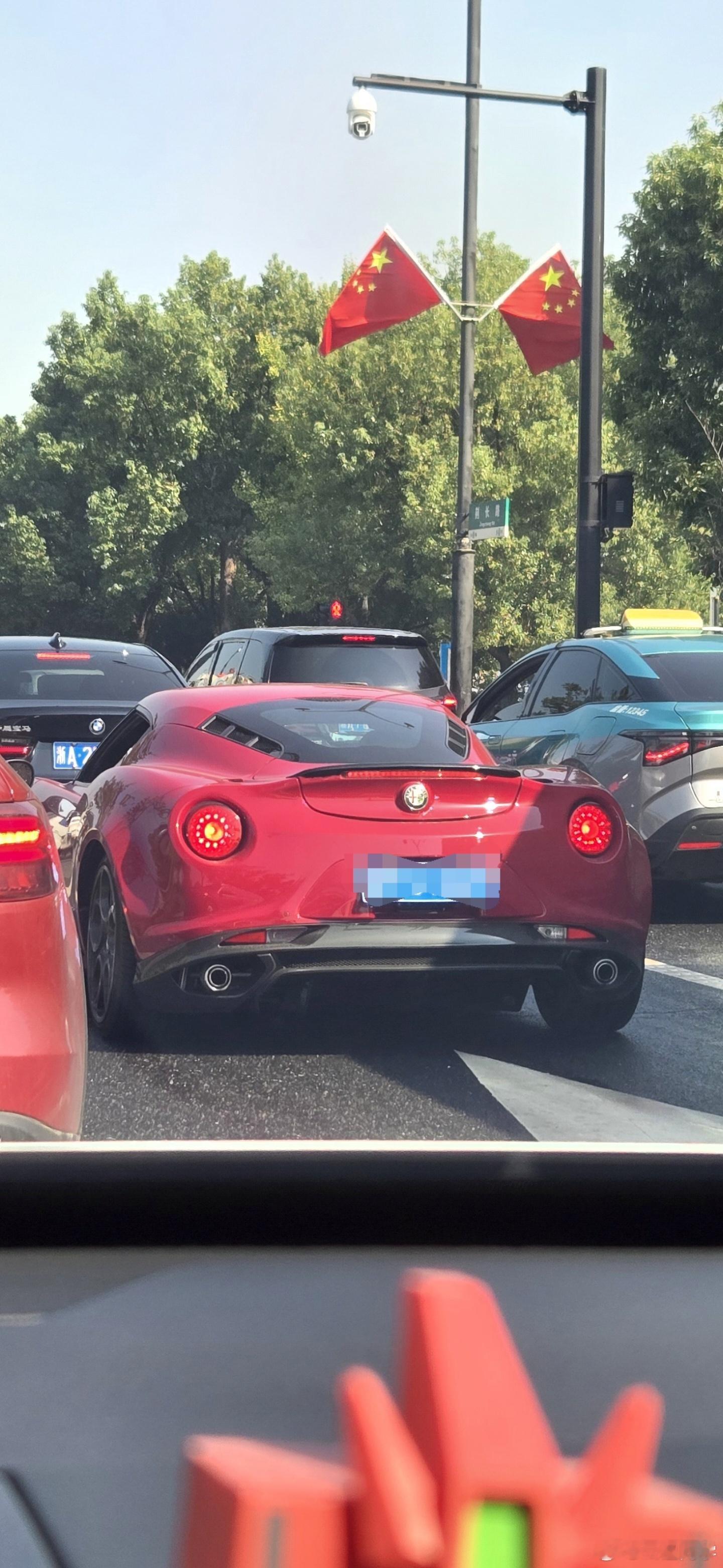 拍到一台野生的阿罗4C，实在优雅[赞] ​​​