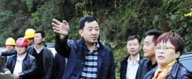 2015年，时任巴东县县长的刘冰在入狱前，对清华出身的陈行甲说道：“你不会做官，