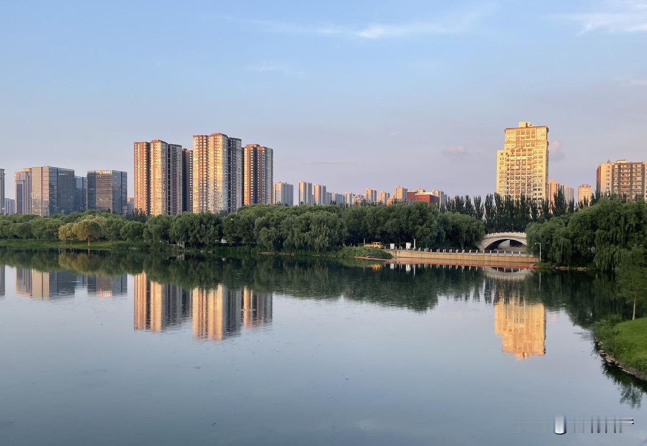 银行午休这事儿，说白了就是服务意识跟不跟得上的问题。现在什么年代了，外卖小哥中午