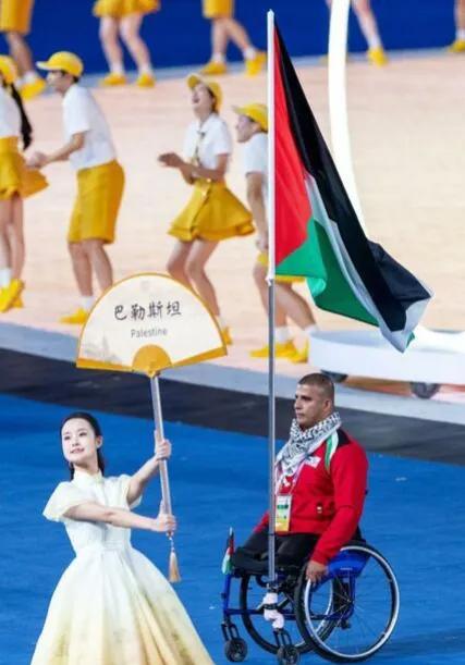 早上看新闻，国外的媒体都关注了中国杭州观众，在亚残奥会上把仅次于中国代表团的掌声