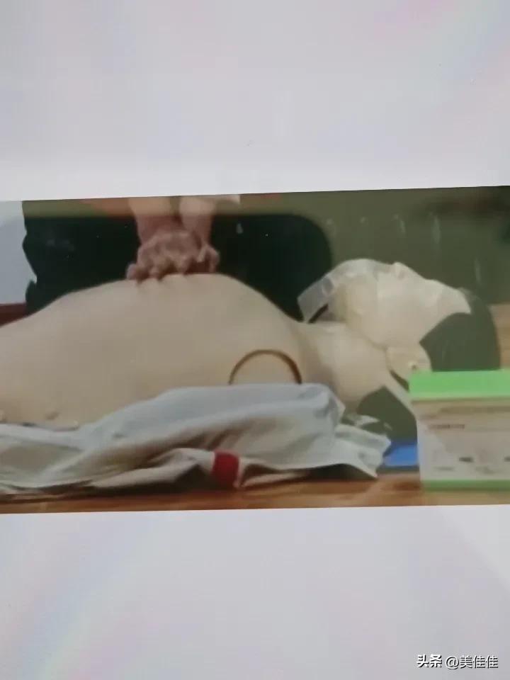 今天，我战胜了内心深处最大的恐惧——CPR！
三月底的时候，我选择了退缩，没敢动