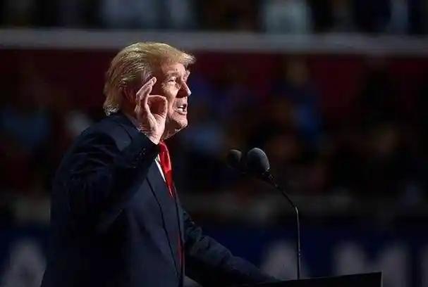 时隔53年美国又要登月了？再不登月，就要被中国抢走了！
刚刚，美国又把登月这张牌