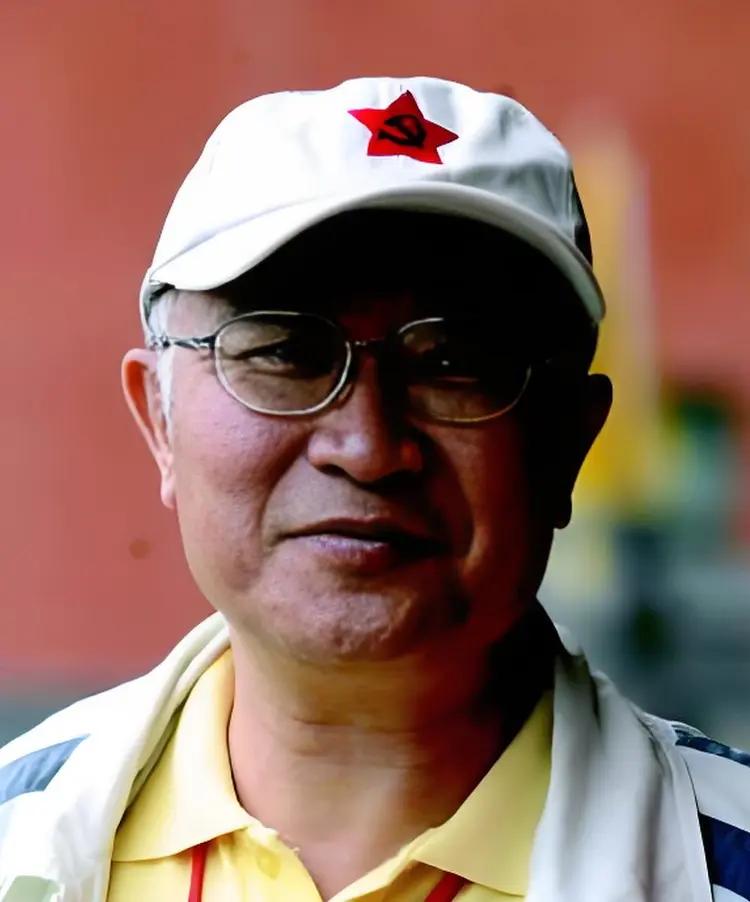 张光东，男，汉族，海南省文昌市人，少将军衔。系中华人民共和国开国大将张云逸之子，