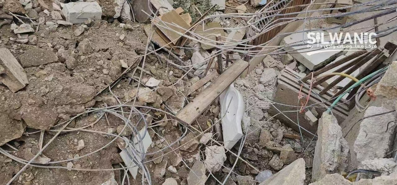 以色列军队在占领的耶路撒冷西尔万的阿尔布斯坦社区作恶，拆毁巴勒斯坦人的房屋，让他