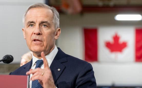 北极冰面竟然暗藏杀机，加拿大还狂砸400亿入局，美俄硬碰硬，极寒之地随时可能擦枪