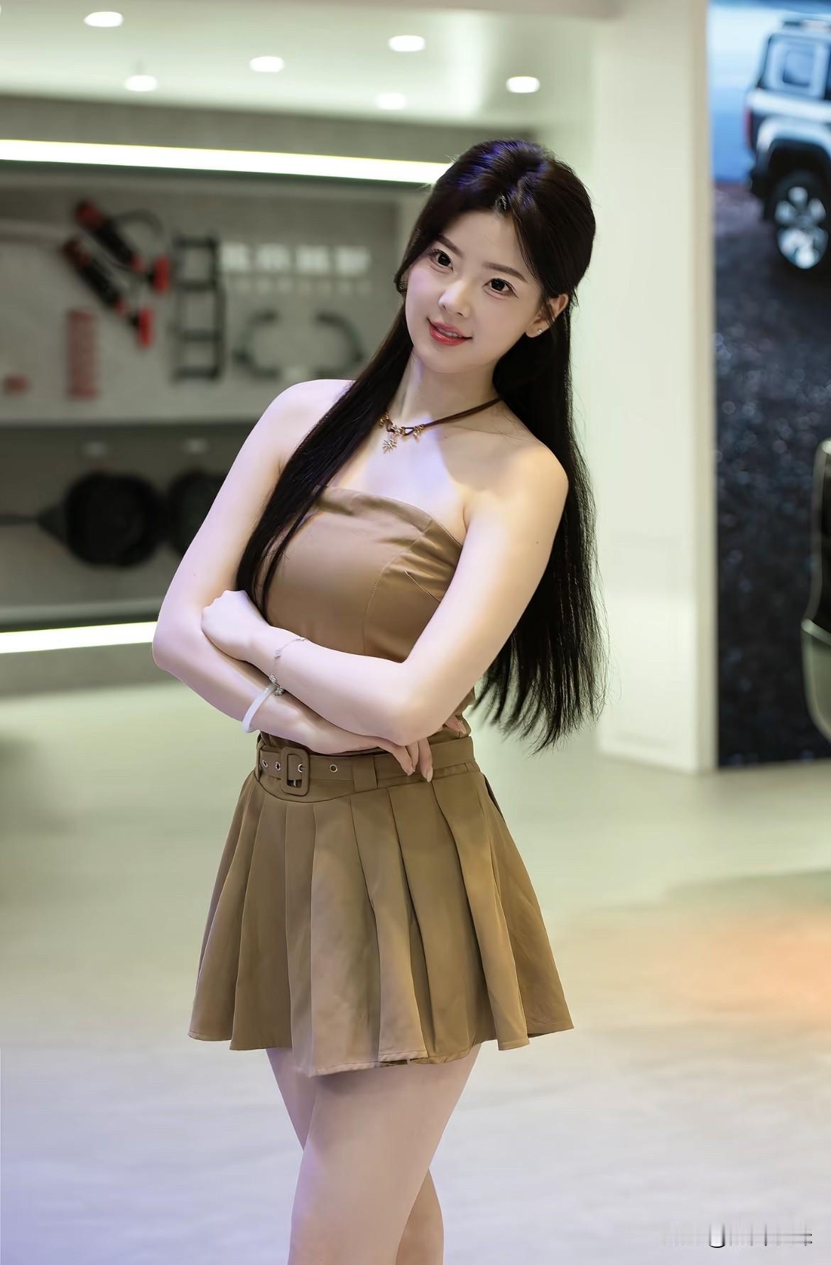 什么样的女人,最有魅力?搁那一站，男人们都围上来了，这样的女人最有魅力