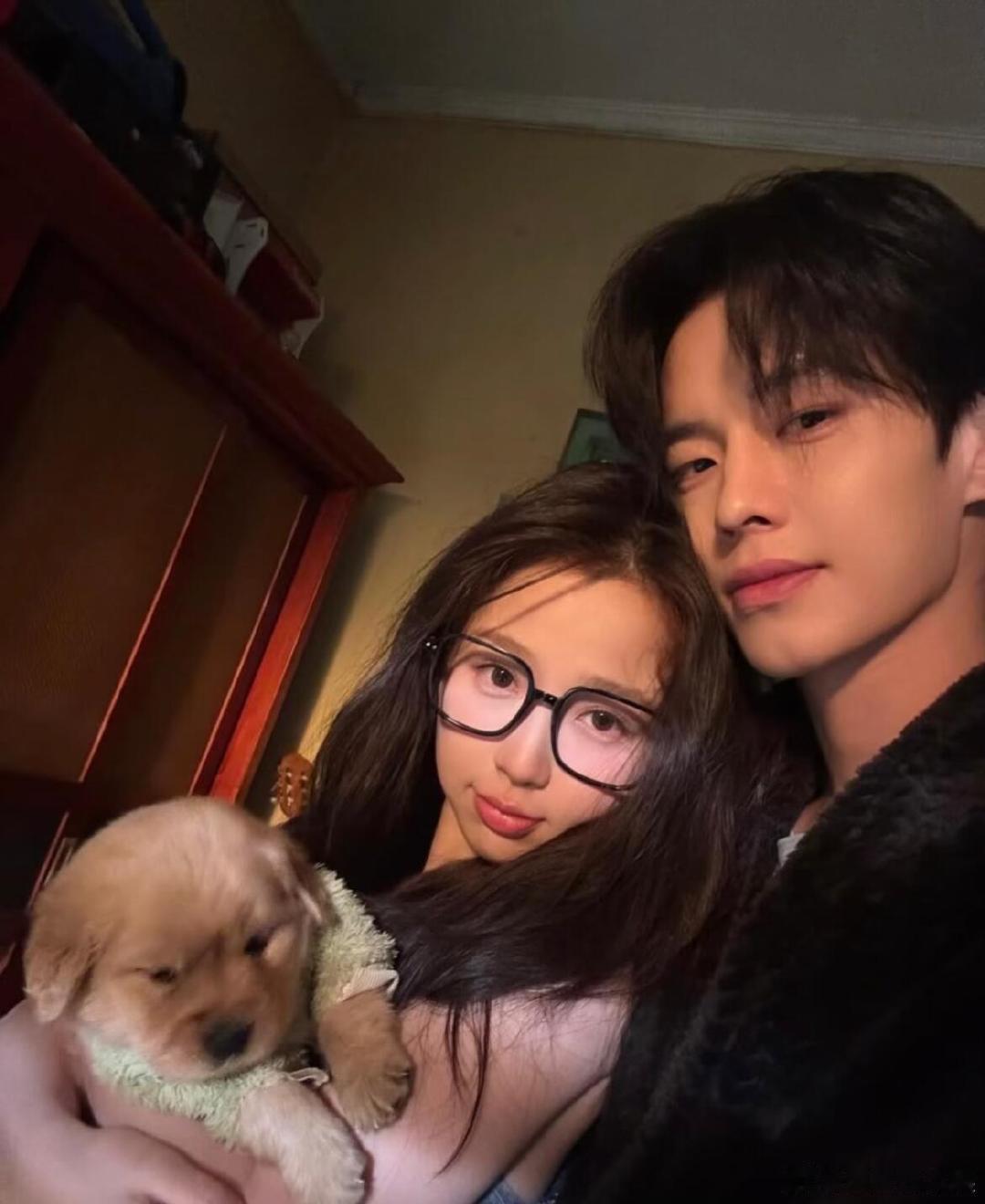 虞书欣何与收官合照虞书欣何与《双轨》收官合照，完全没有工业糖精的感觉。虞书欣何与